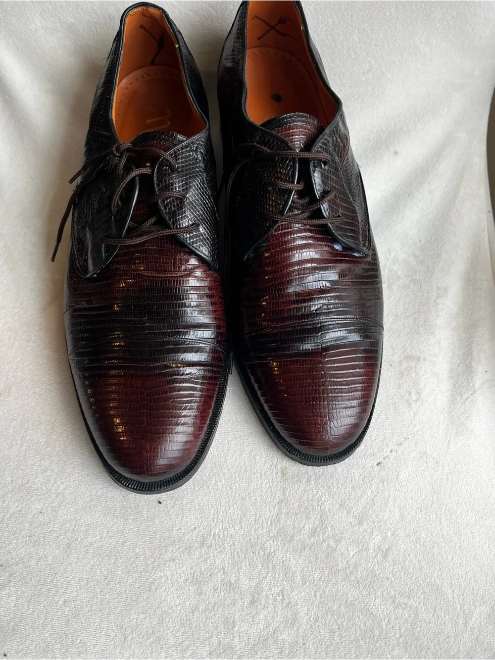 Men's‎ Lace-Up Lizard-Texture Dress Oxfords in Burgundy